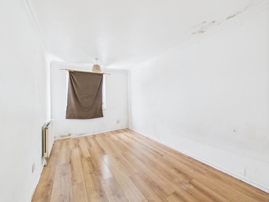 Lot: 167 - THREE-BEDROOM MAISONETTE FOR REFURBISHMENT - Bedroom 2